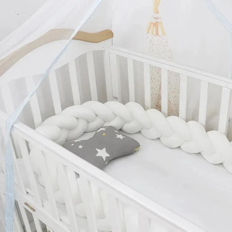 jolie tresse de lit blanc pour bebe