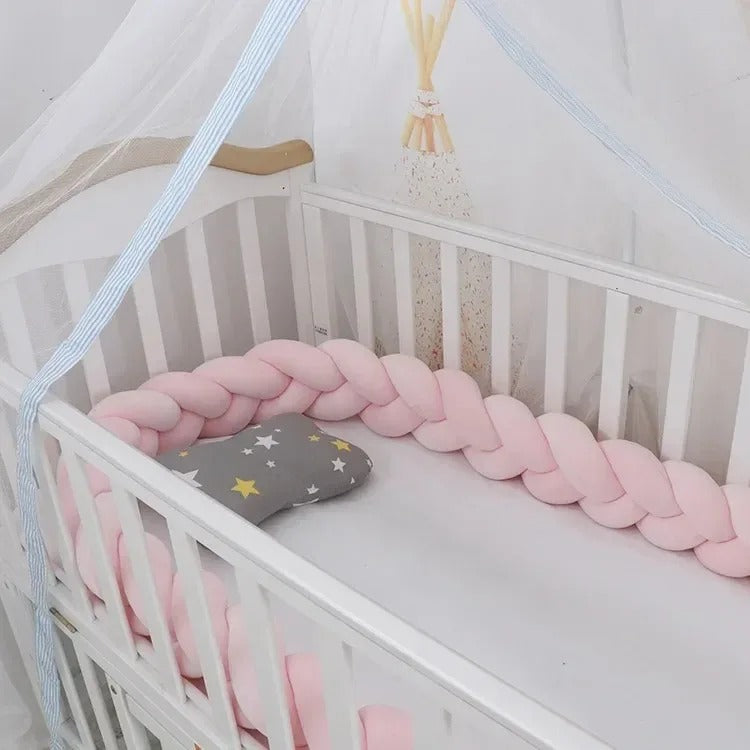 jolie tresse de lit rose avec coussin